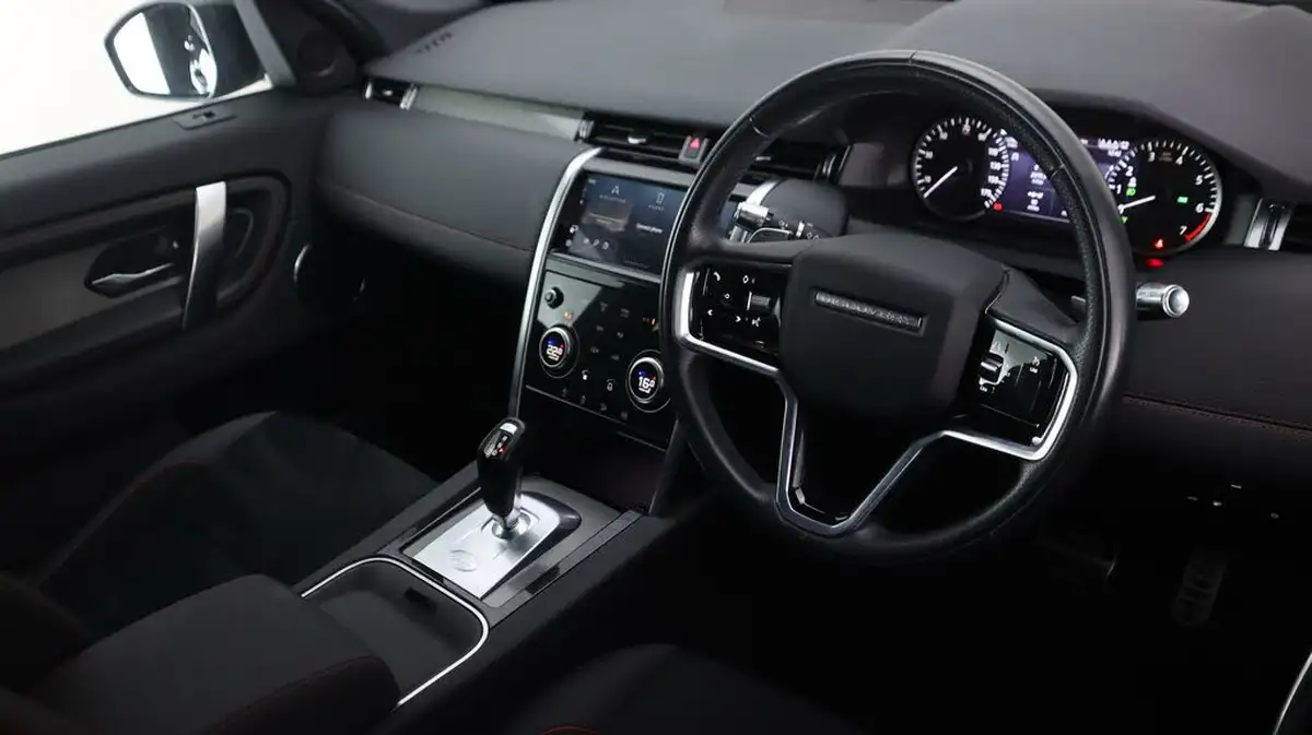 2021-land-rover-discovery-sport-15-p300e-r-dynamic-s-big-9