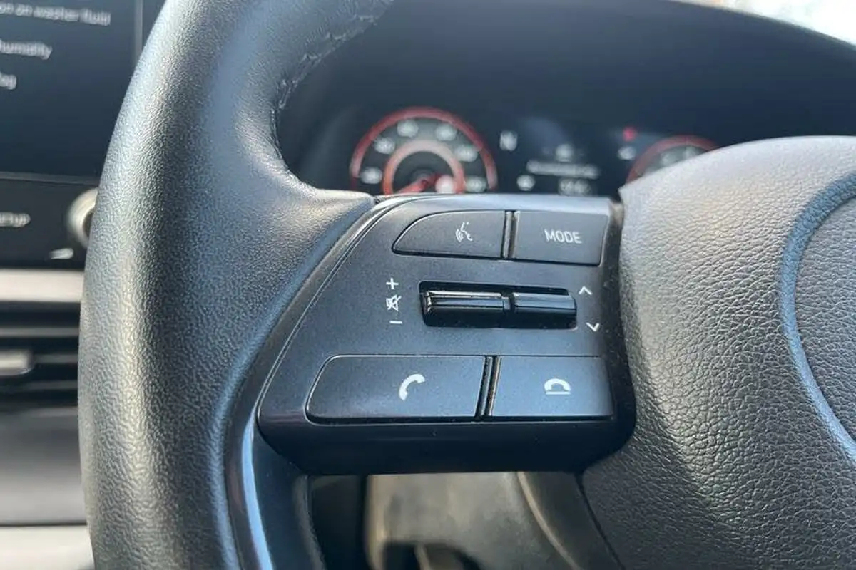 2022-hyundai-i20-10-t-gdi-premium-eclutch-imt-big-37