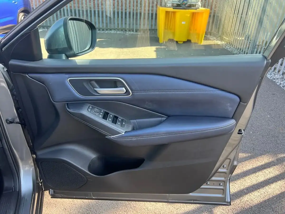 2022-nissan-qashqai-13-dig-t-tekna-158ps-xtronic-big-16