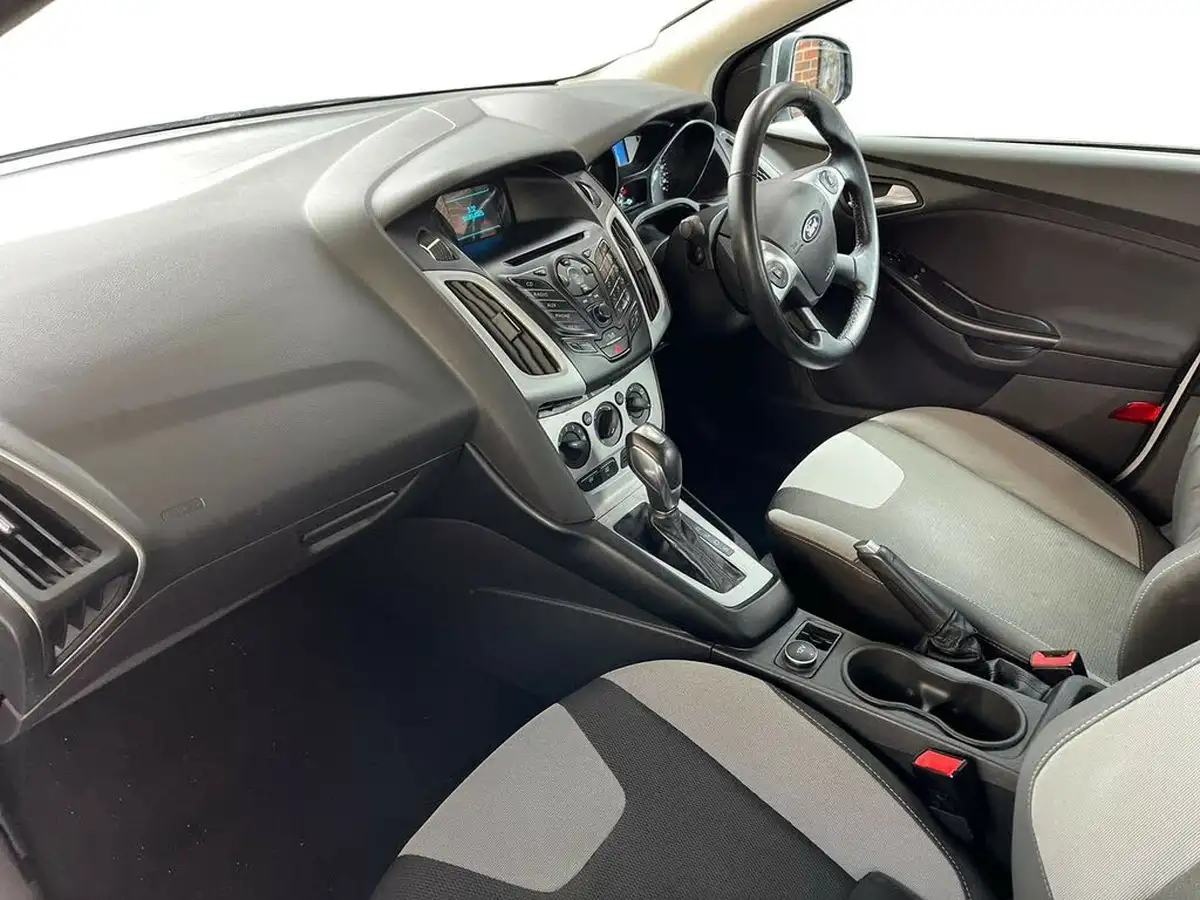 2014-ford-focus-16-zetec-125ps-hatchback-powershift-big-6