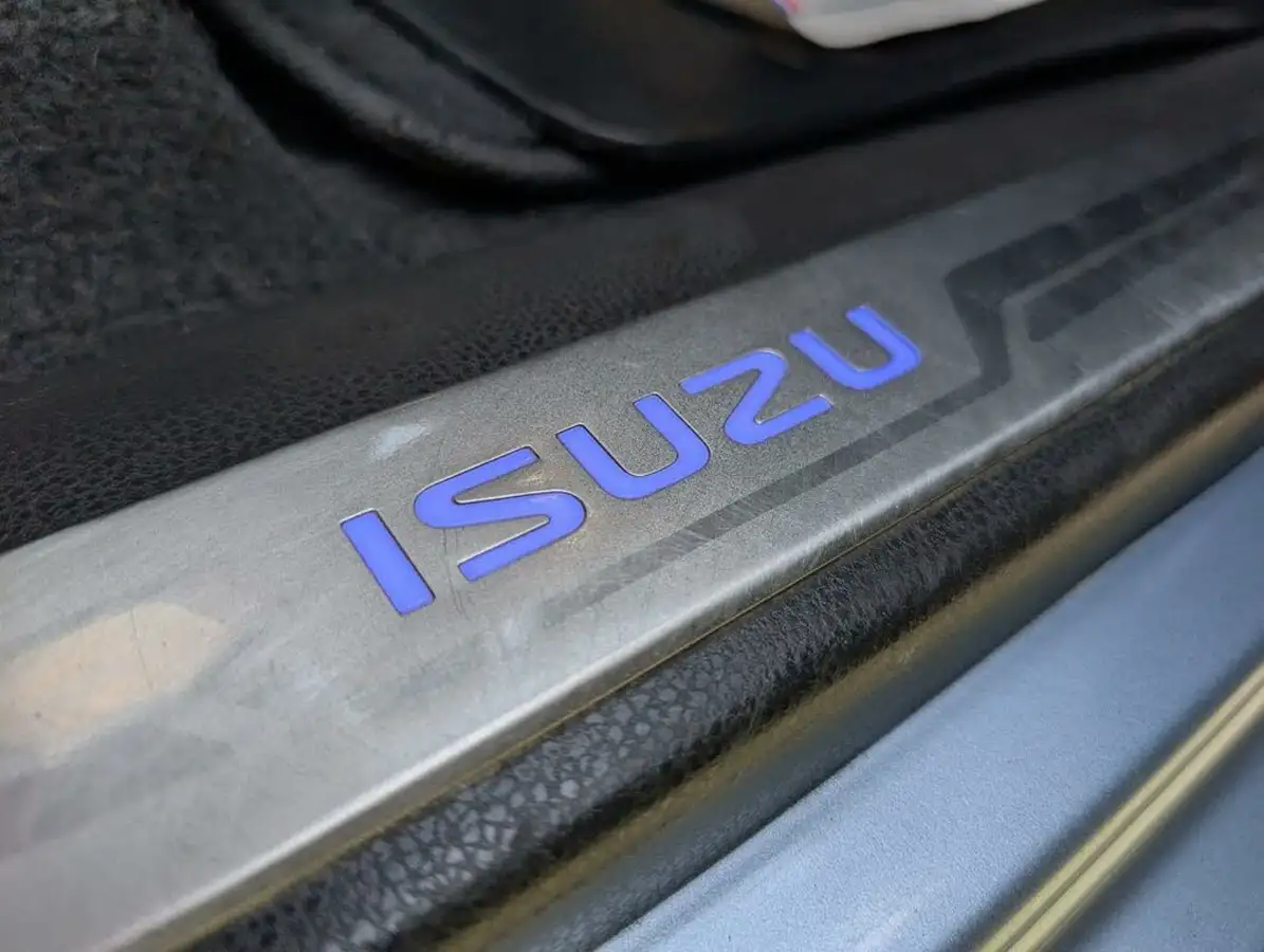 2016-isuzu-d-max-25td-centurion-big-64