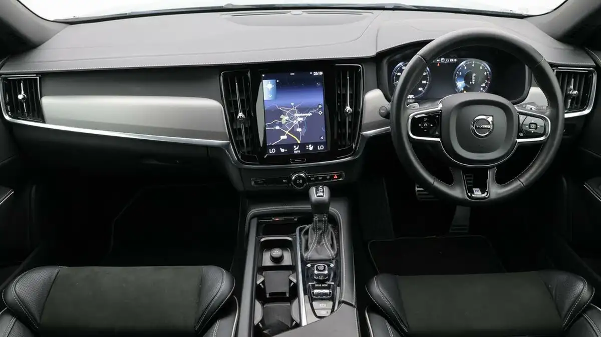 2020-volvo-s60-20-b5-r-design-big-13