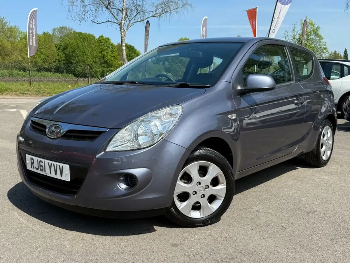 2011-hyundai-i20-12-comfort-3d-big-1