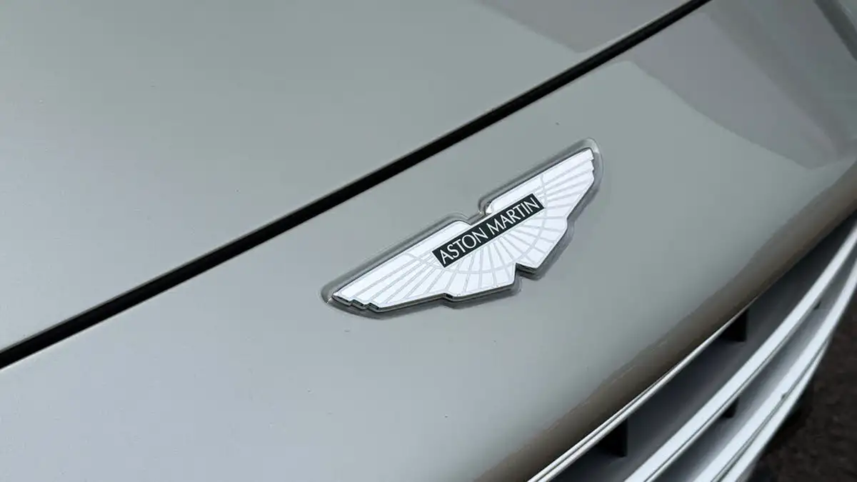 2023-aston-martin-dbx-40-v8-big-18