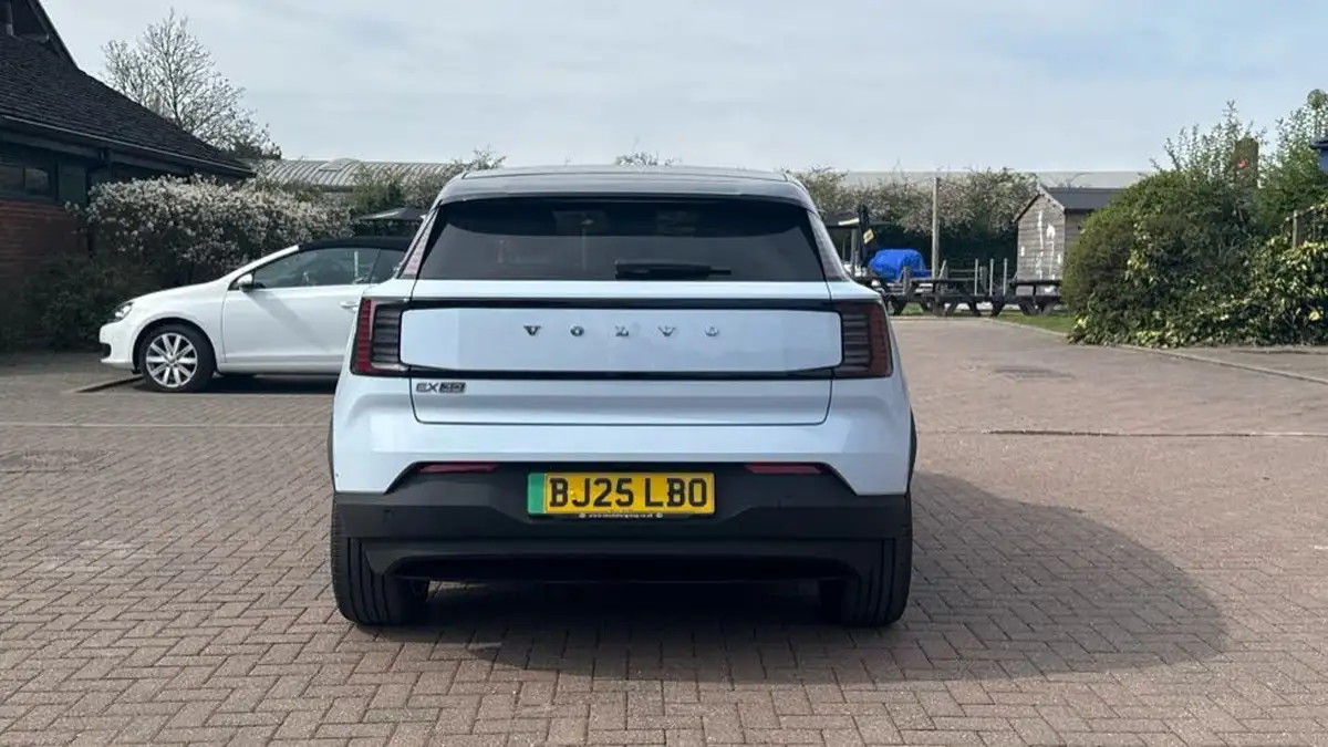 2025-volvo-ex30-e-single-motor-ultra-big-12
