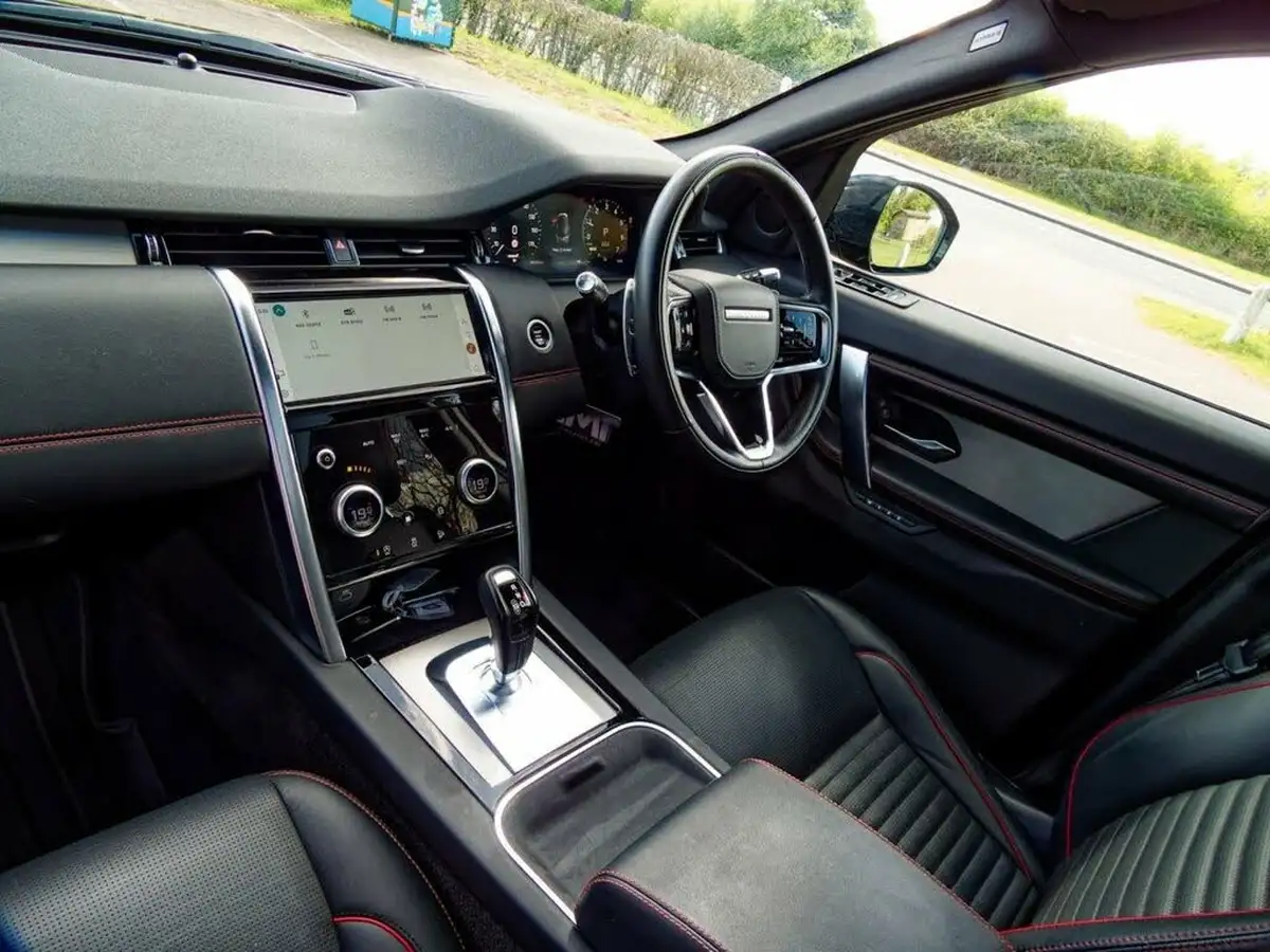 2021-land-rover-discovery-sport-15-p300e-r-dynamic-hse-big-29