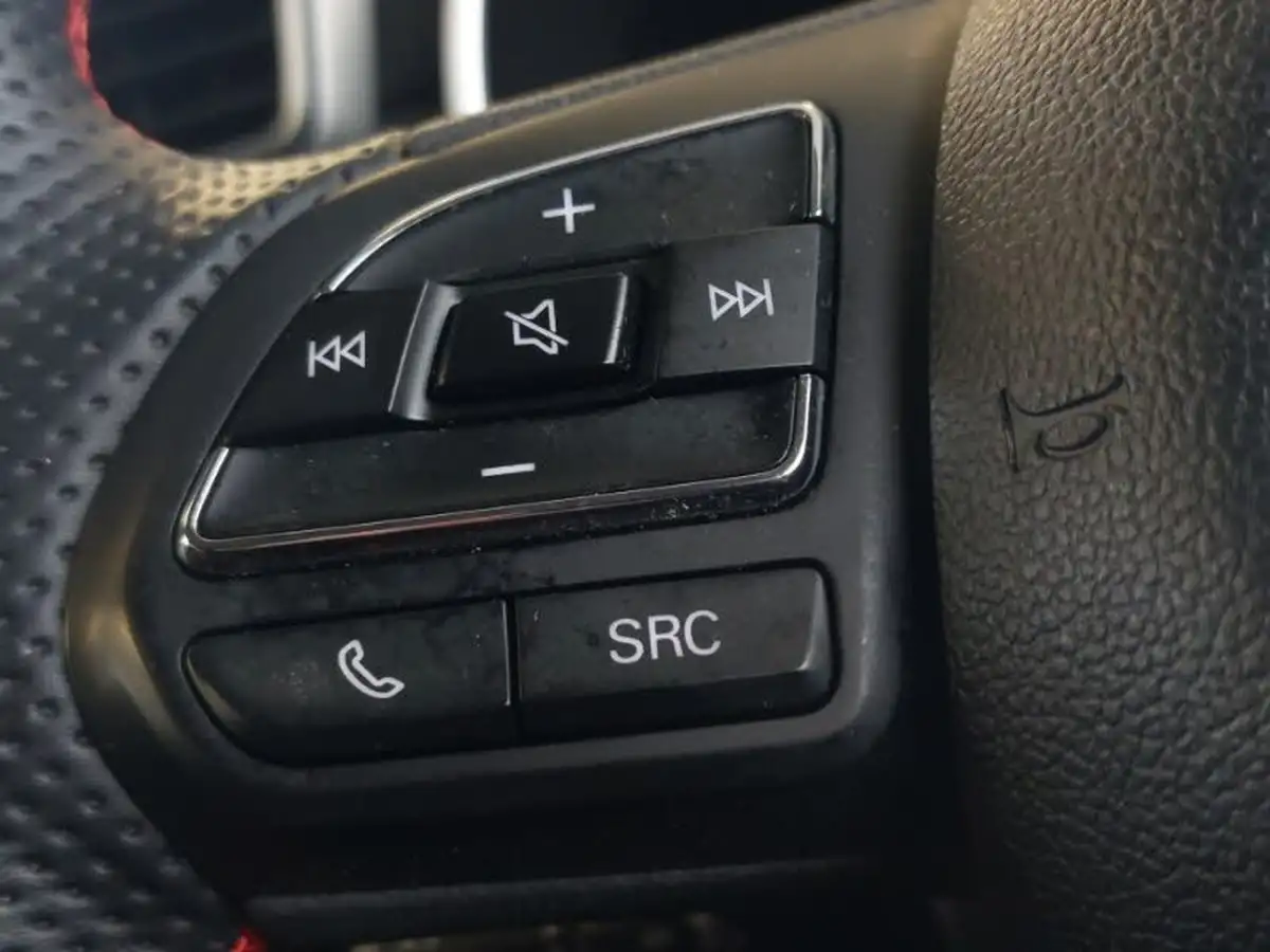 2023-mg-zs-suv-15-vti-tech-exclusive-big-15