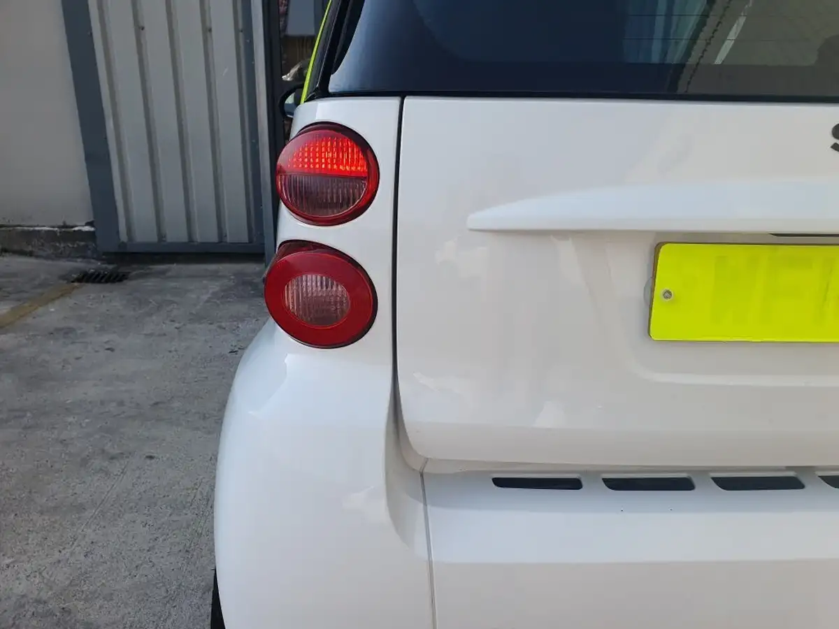 2011-smart-fortwo-10-pulse-71bhp-coupe-softouch-big-10