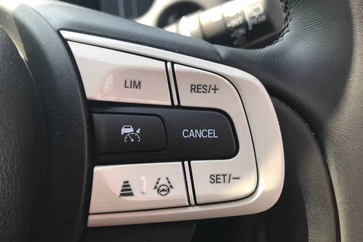 2025-honda-jazz-15-i-mmd-advance-big-15