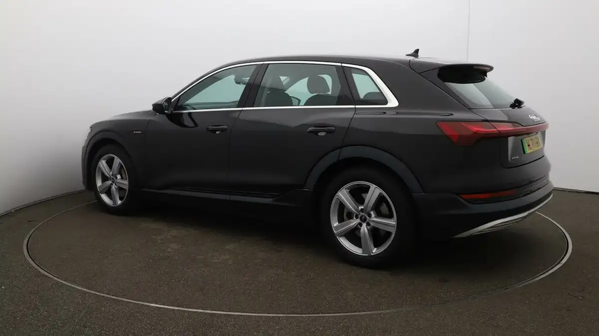 2021-audi-e-tron-50e-technik-station-wagon-big-29