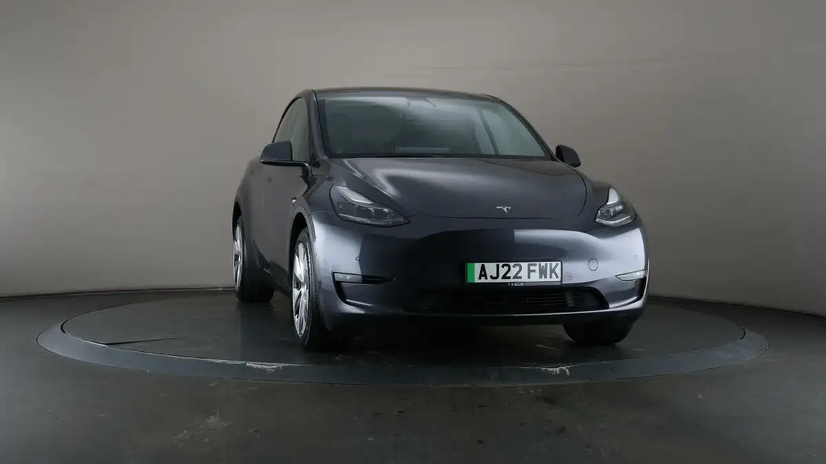 2022-tesla-model-y-e-long-range-big-42