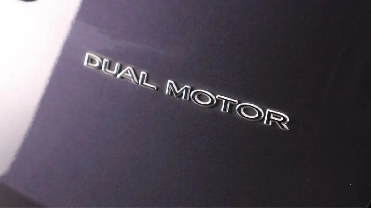 2022-tesla-model-y-e-long-range-big-21