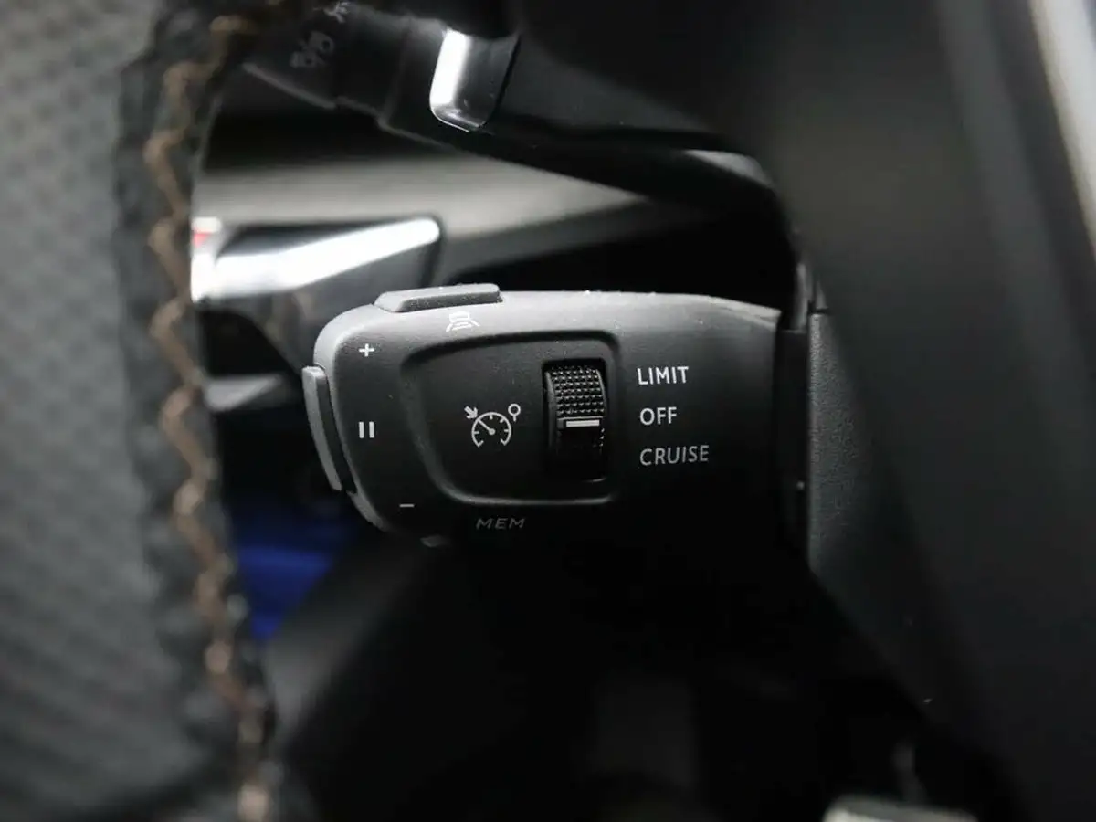 2022-peugeot-3008-suv-16-puretech-gt-premium-300bhp-4wd-hybrid4-e-eat8-big-26