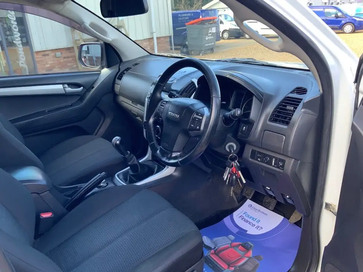 2013-isuzu-d-max-25td-yukon-big-11