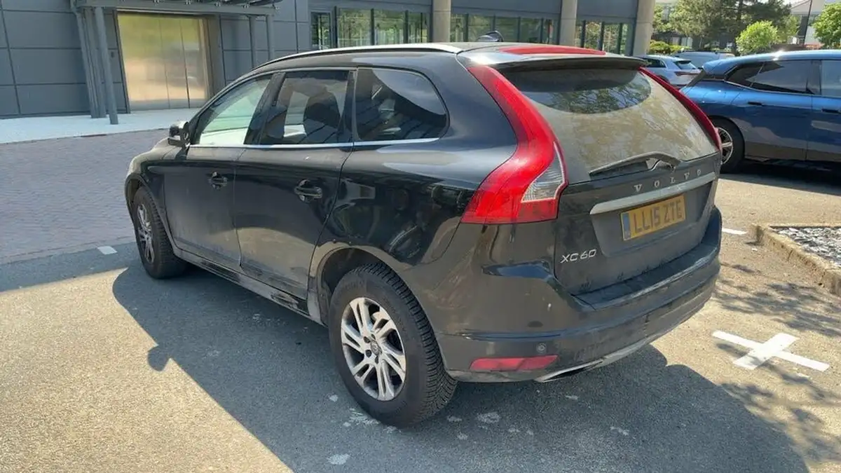 2015-volvo-xc60-20td-d4-se-190bhp-big-4
