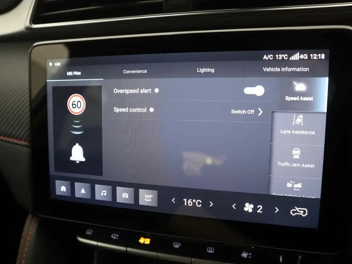 2024-mg-zs-suv-e-trophy-connect-ev-176ps-big-12