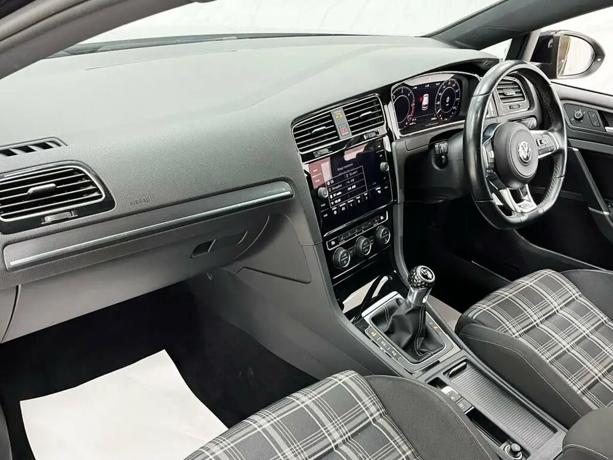 2018-volkswagen-golf-20tdi-gtd-hatchback-5d-big-20