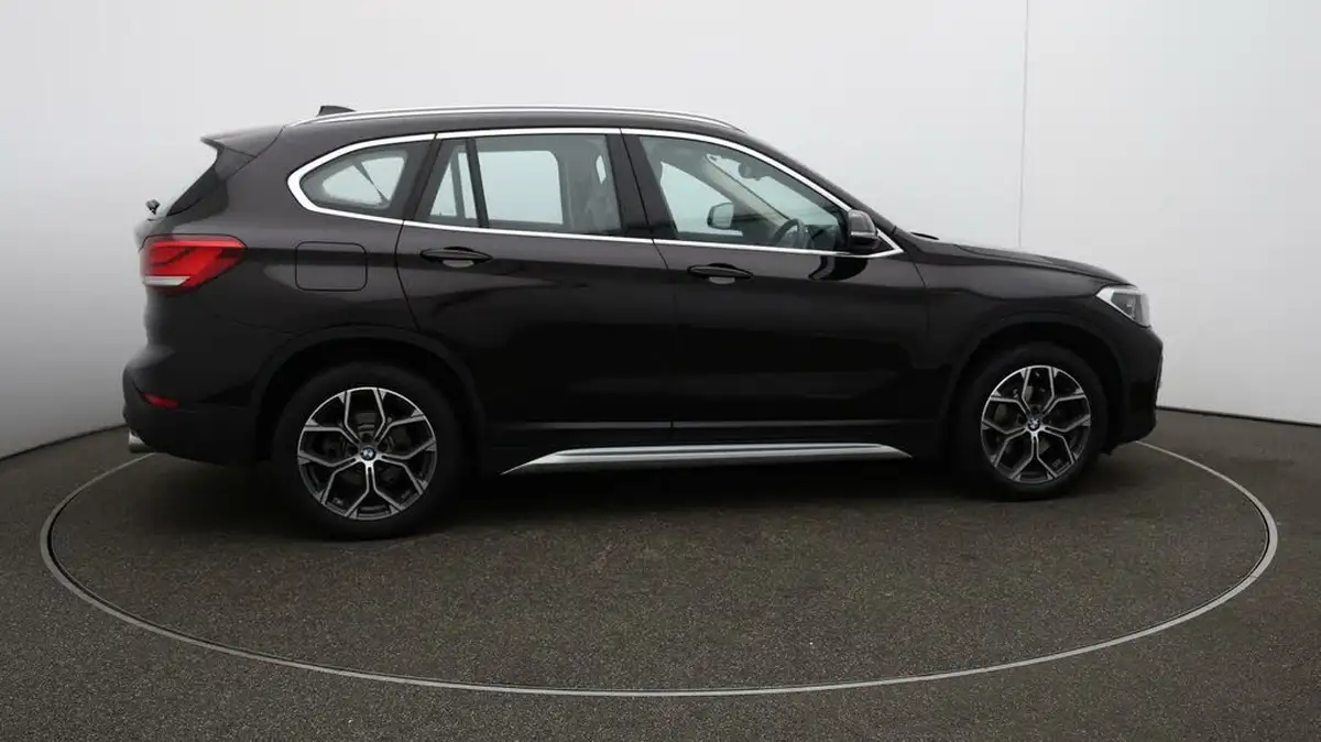 2022-bmw-x1-20td-sdrive18d-xline-sport-auto-big-43
