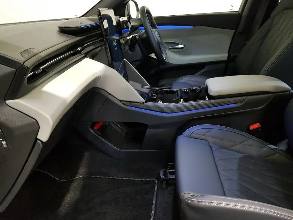 2024-ford-explorer-e-premium-286ps-77kwh-big-4