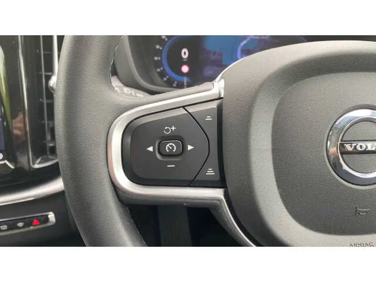 2021-volvo-xc60-20td-b4-momentum-awd-big-17