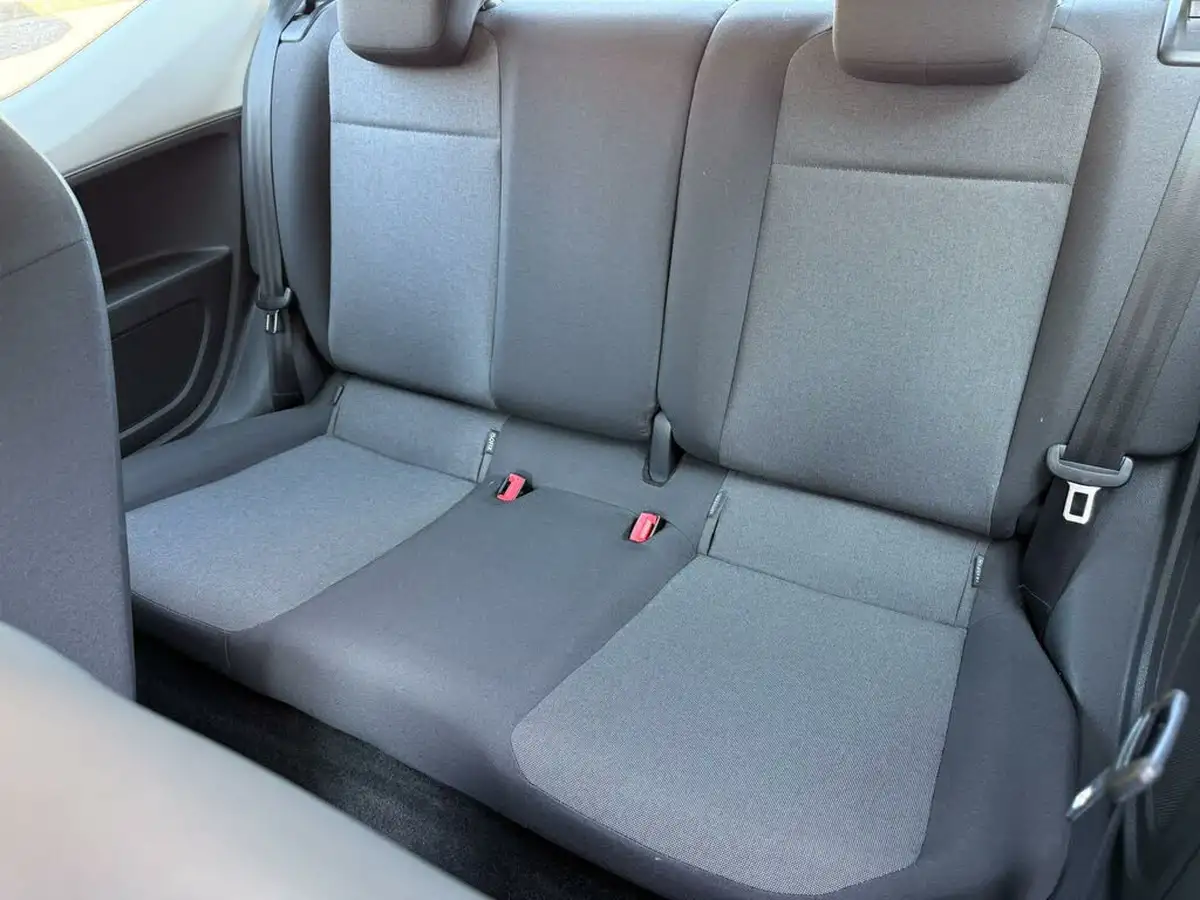 2012-volkswagen-up-10-move-up-60ps-bluemotion-tech-3d-big-11
