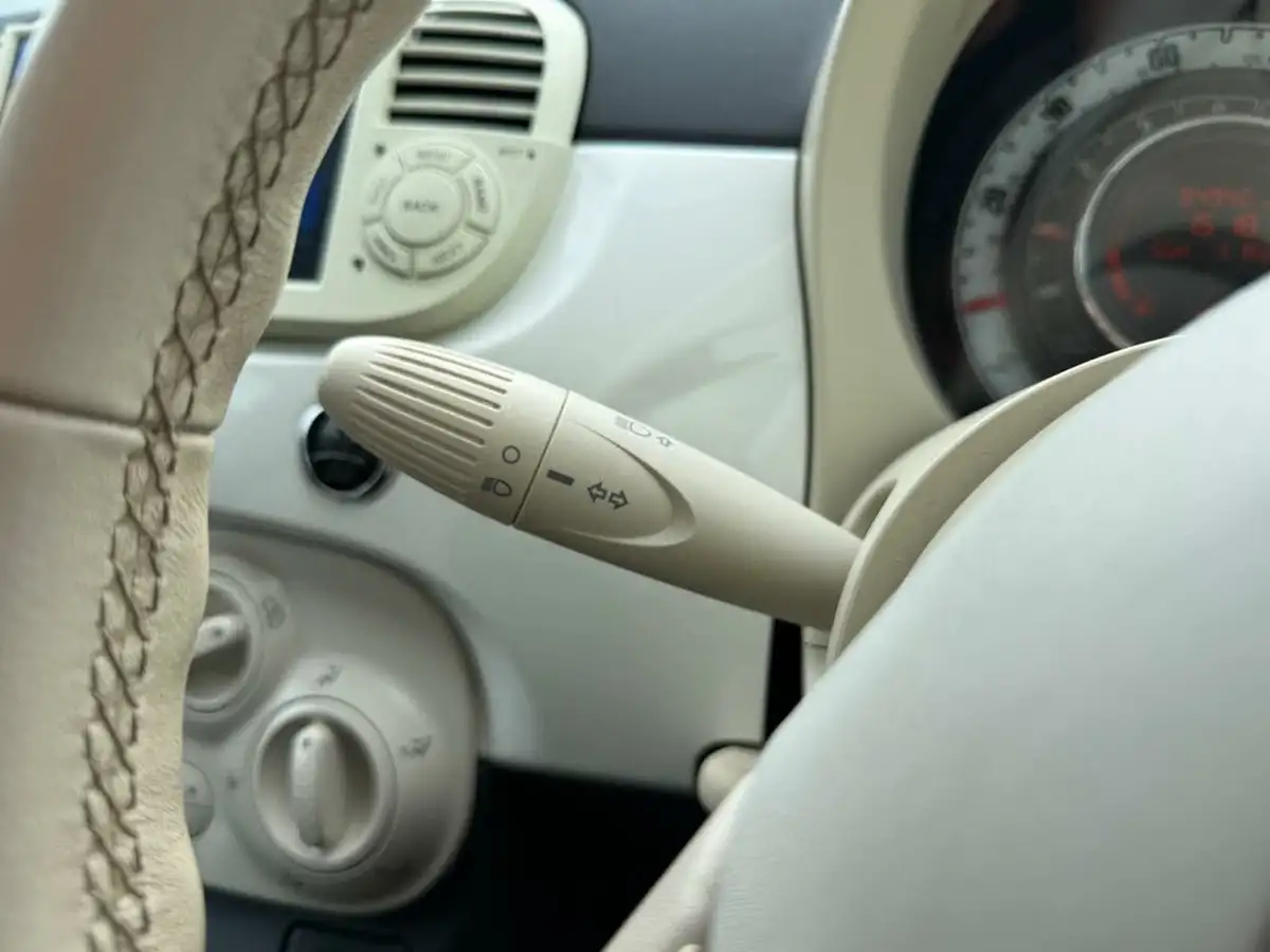 2010-fiat-500-12-lounge-69bhp-big-43