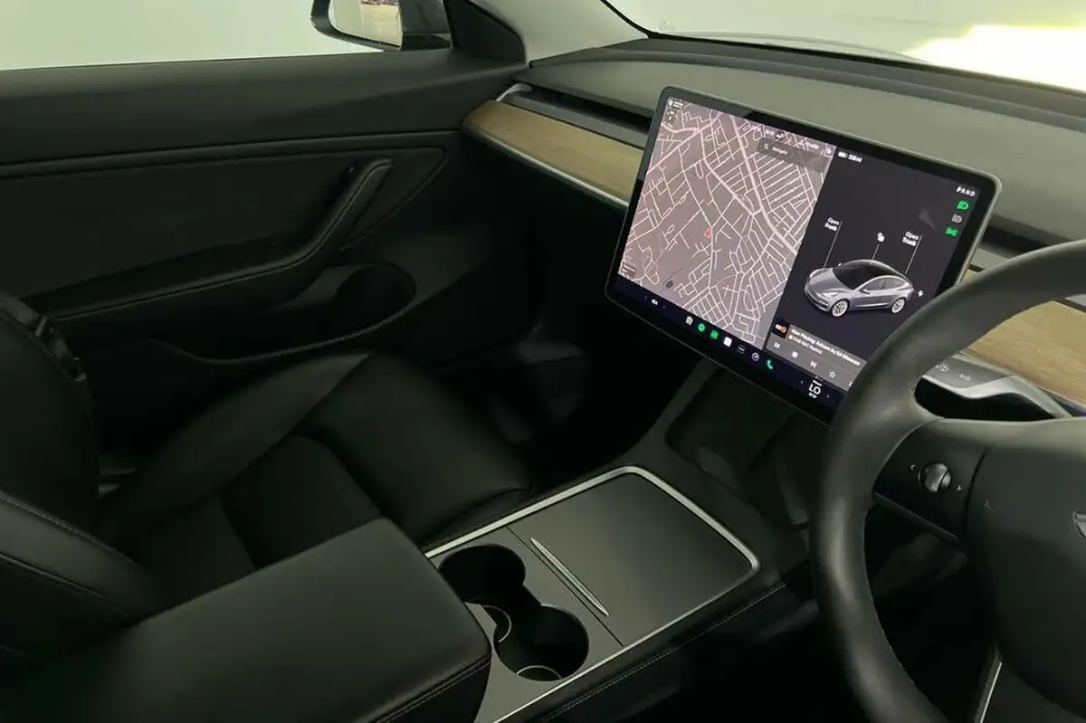 2020-tesla-model-3-e-long-range-big-31