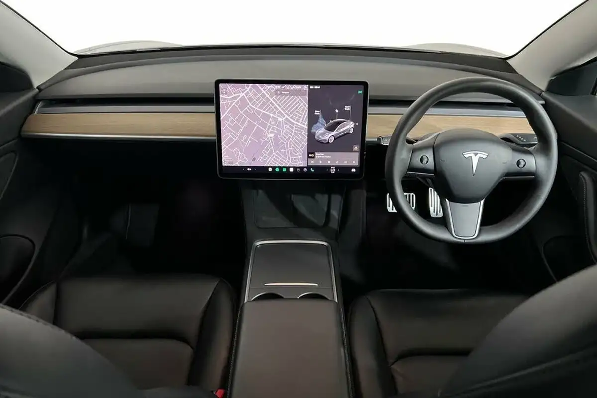 2020-tesla-model-3-e-long-range-big-9