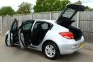 2013-chevrolet-cruze-16-lt-hatchback-auto-small-9