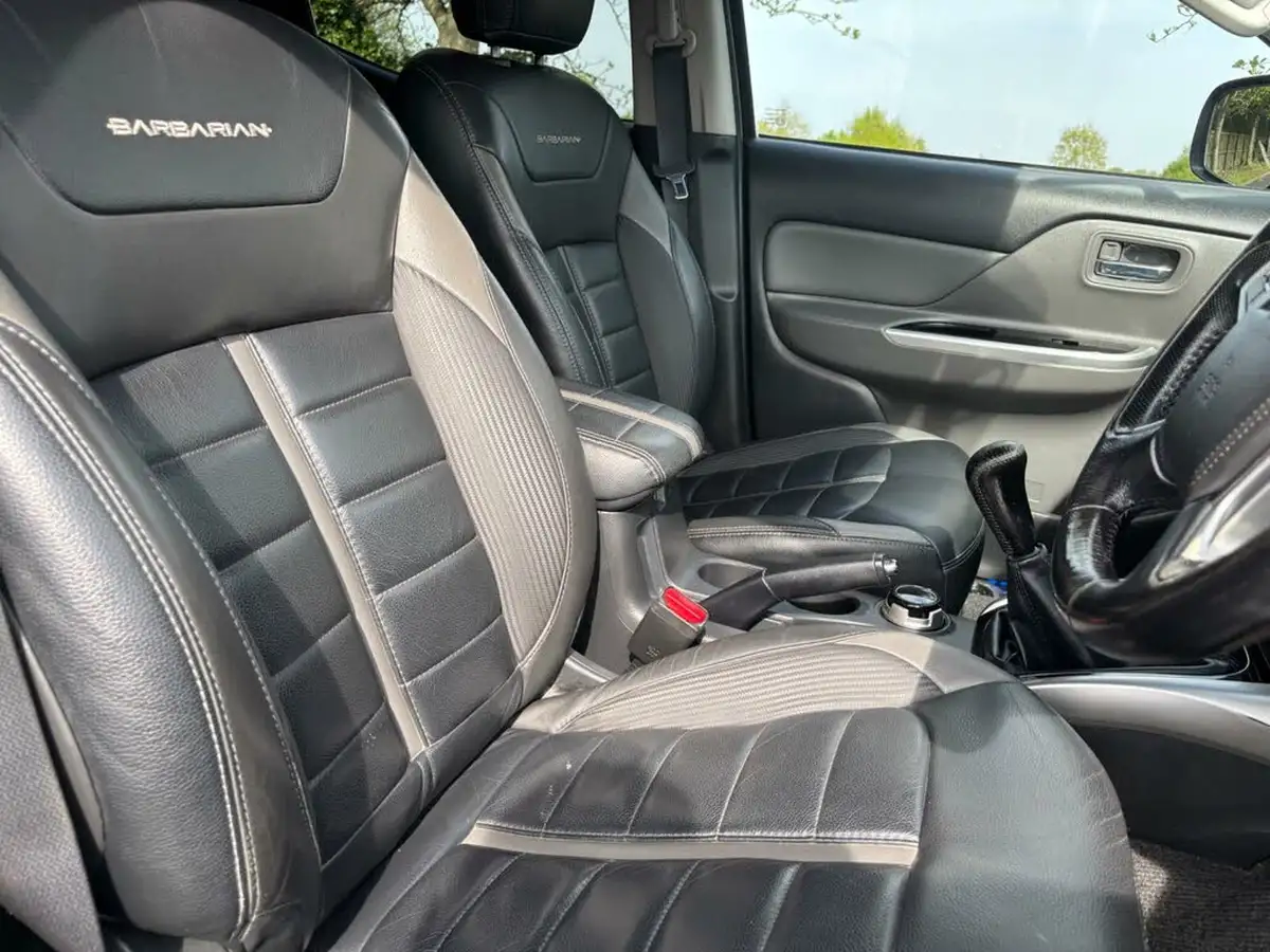 2018-mitsubishi-l200-24di-d-barbarian-sda-big-13