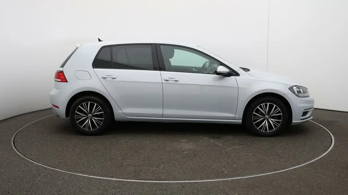 2018-volkswagen-golf-10-tsi-se-115ps-hatchback-5d-big-41
