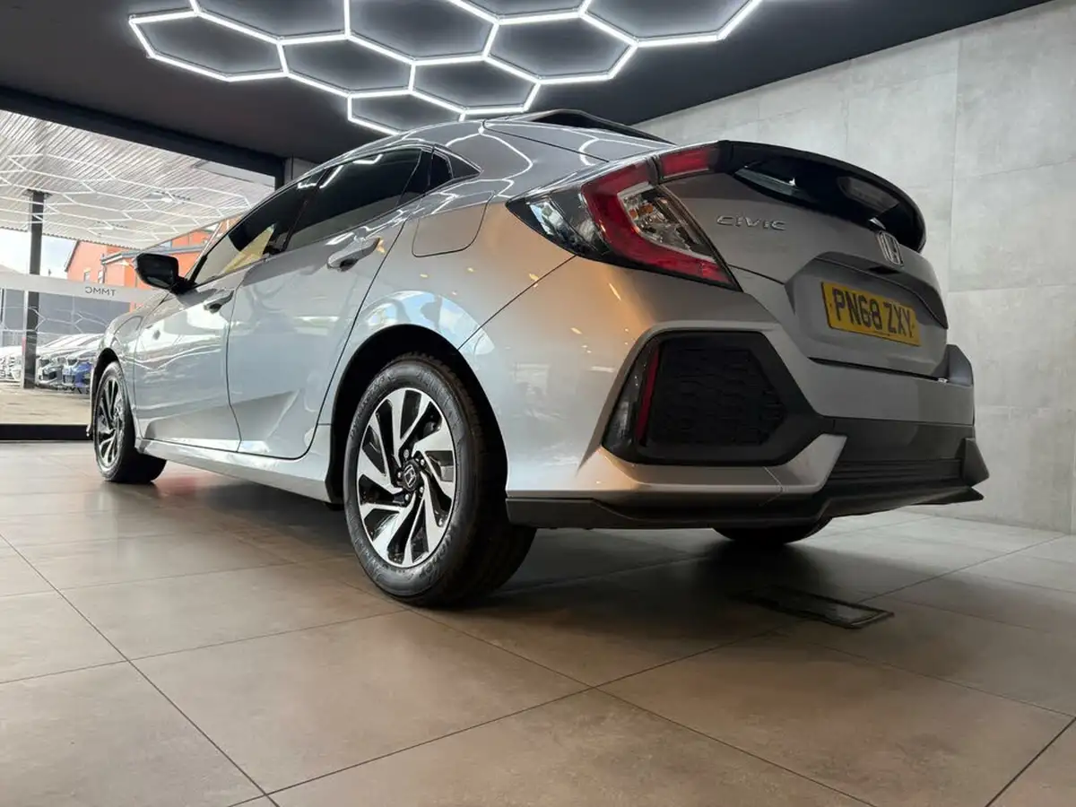 2018-honda-civic-10-vtec-turbo-se-126ps-hatchback-5d-big-5