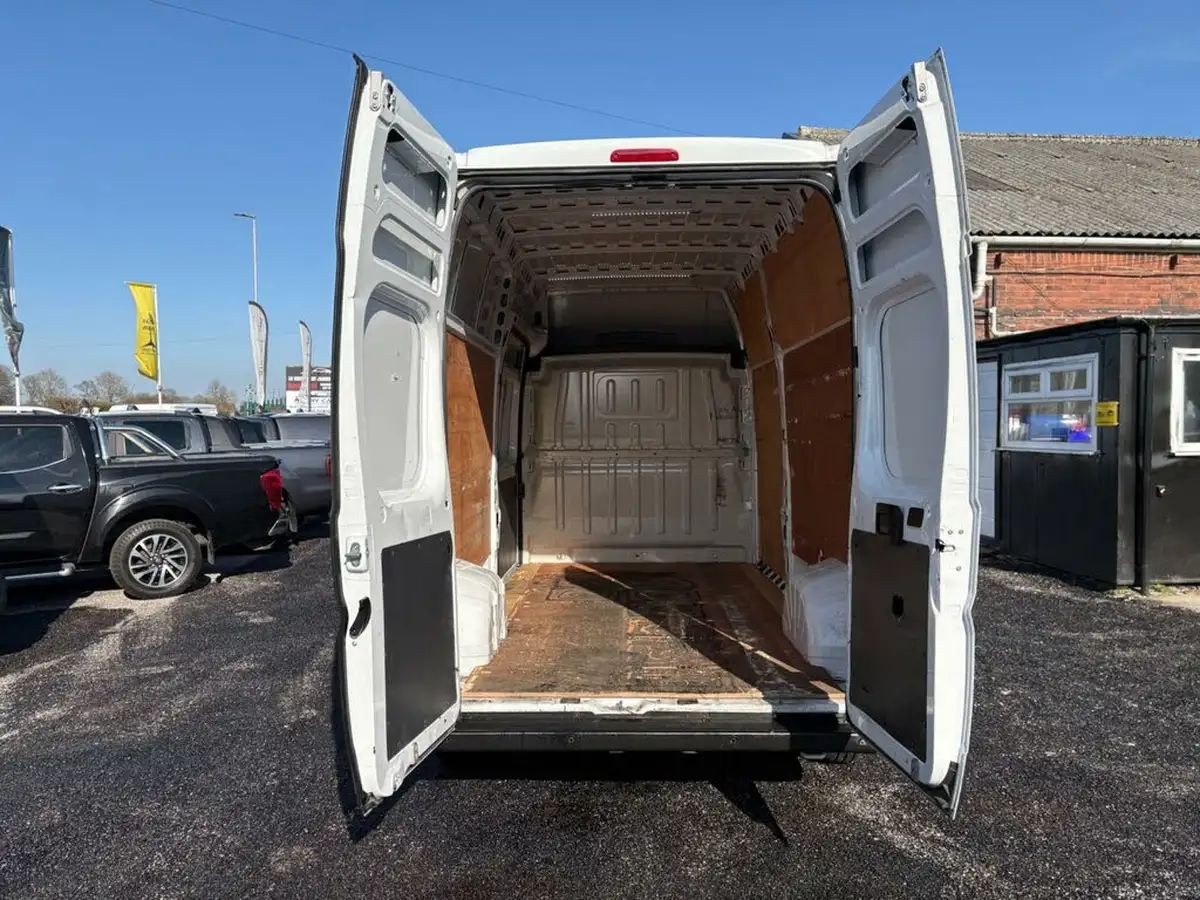 2022-citroen-relay-22bluehdi-35-l3h3-enterprise-big-9