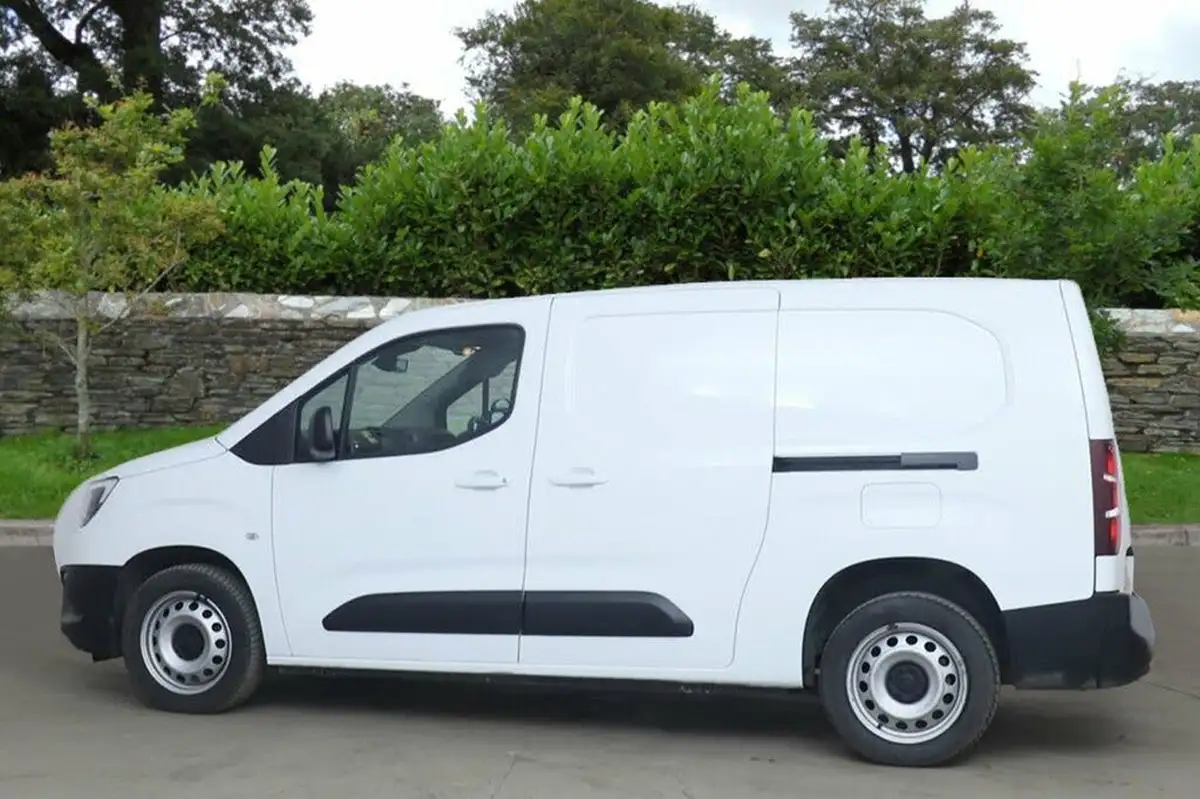2022-vauxhall-combo-15cdti-dynamic-2300-130pseu6d-l2h1-panel-auto-big-7