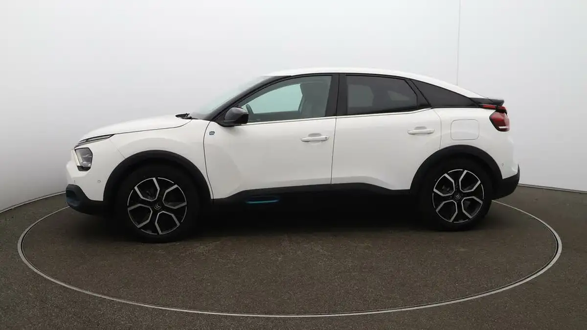 2022-citroen-c4-e-shine-big-4