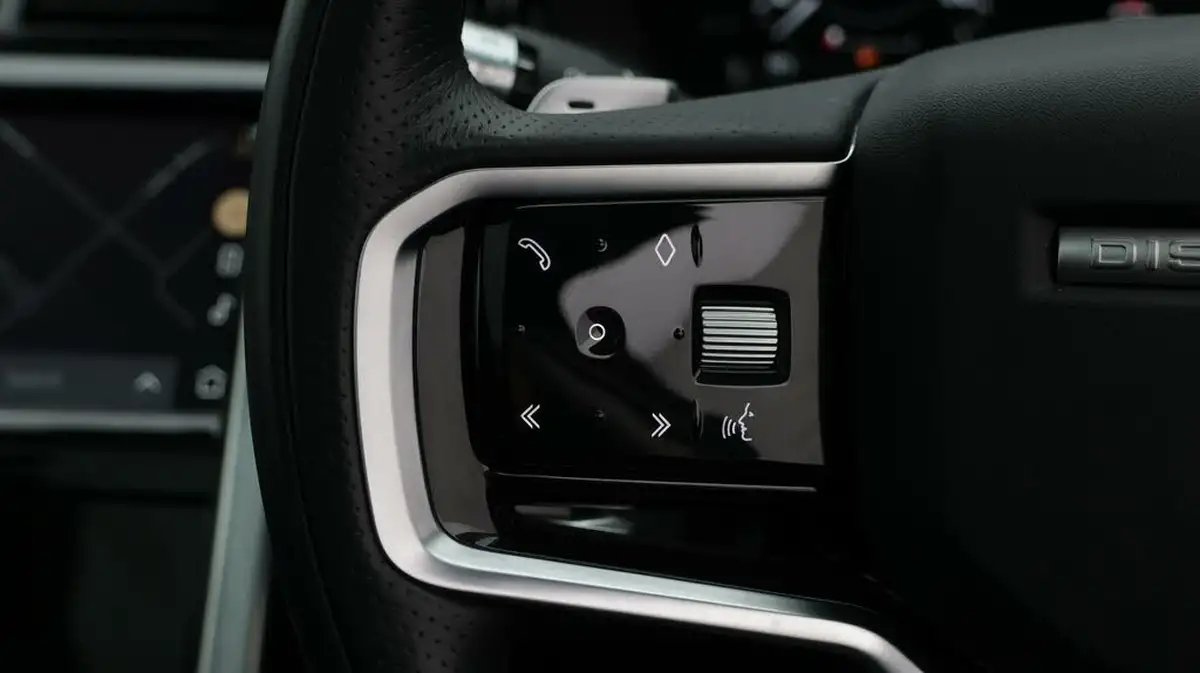 2021-land-rover-discovery-sport-15-p300e-r-dynamic-se-big-25