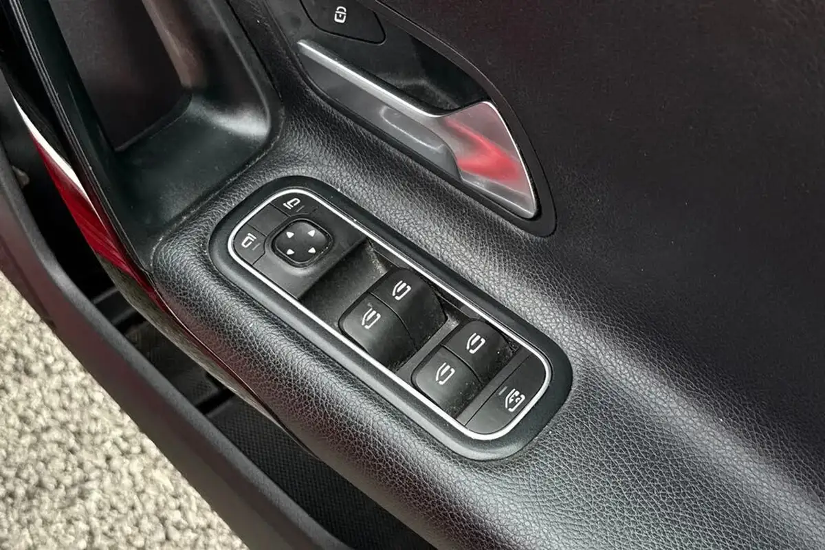 2019-mercedes-benz-a-class-13-a180-se-7g-dct-big-17