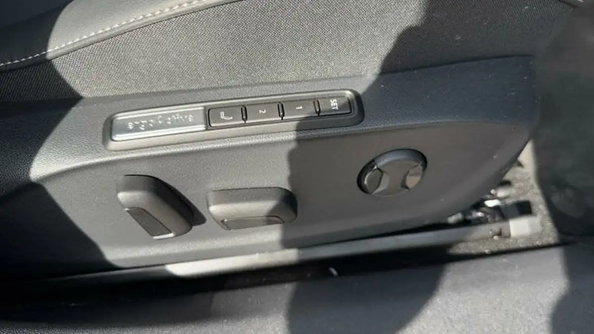 2025-volkswagen-id7-e-pro-match-interior-pack-tourer-big-19