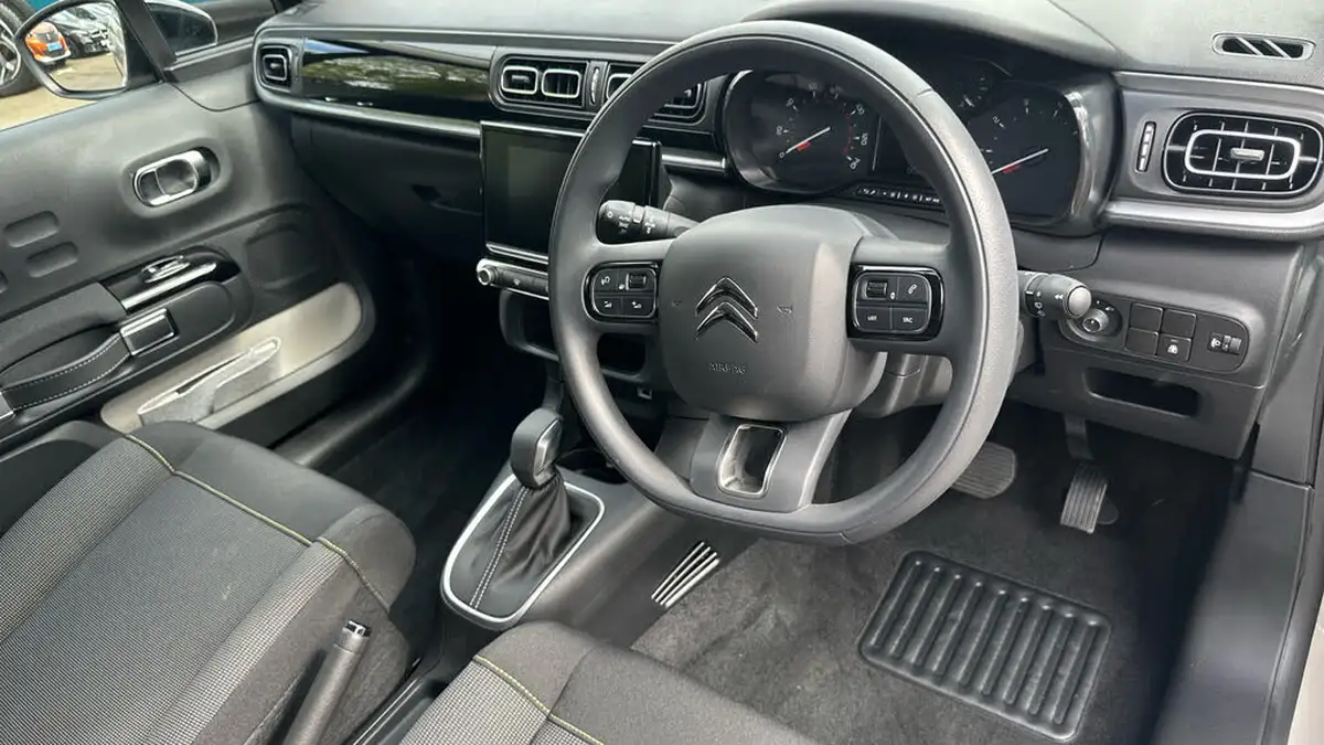 2025-citroen-c3-12-puretech-plus-110ps-eat6-big-10