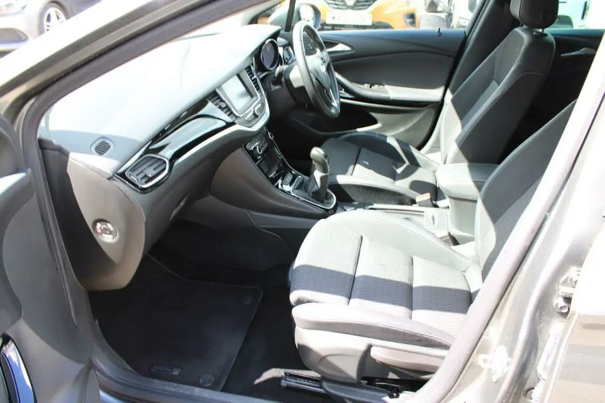 2019-vauxhall-astra-14i-16v-turbo-griffin-ss-big-1