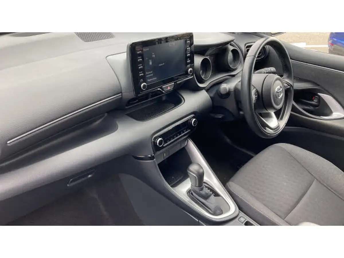 2022-toyota-yaris-15-vvt-i-design-big-8