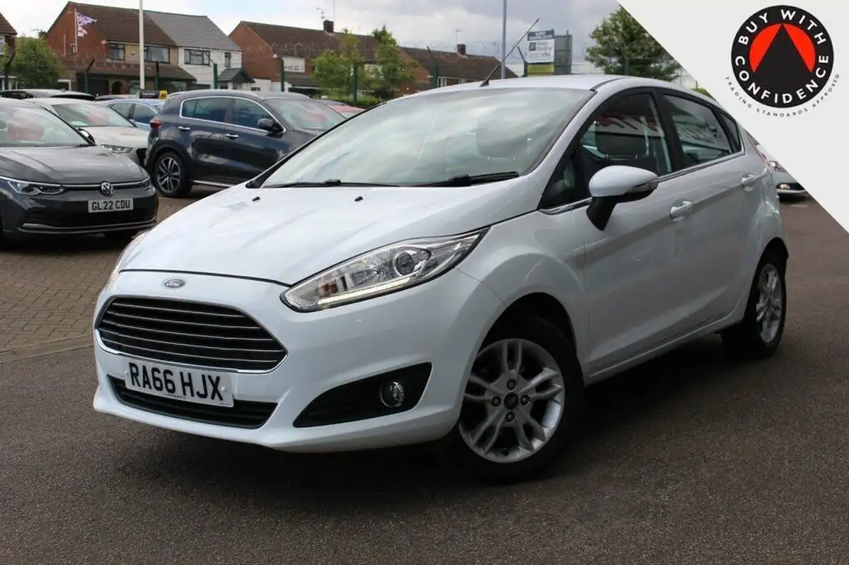 2017-ford-fiesta-125-zetec-5d-big-3