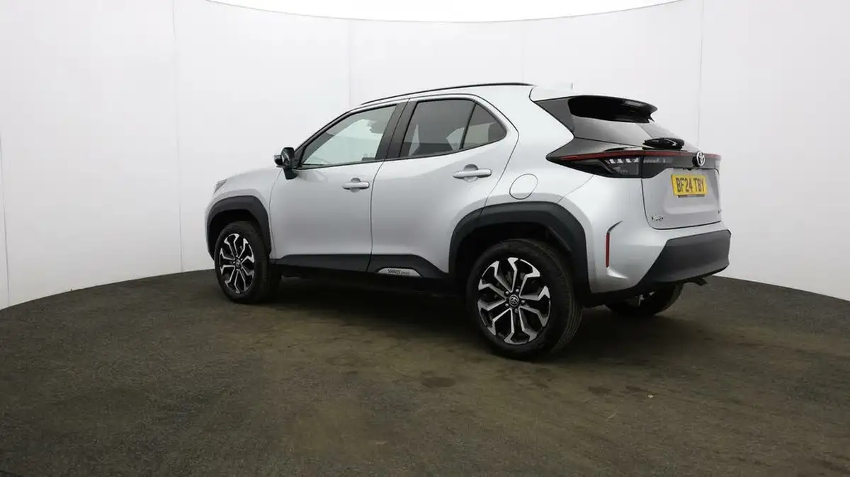 2024-toyota-yaris-cross-15-vvt-i-design-big-4