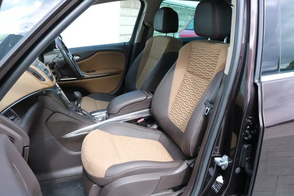 2012-vauxhall-zafira-tourer-20td-se-165ps-auto-big-11
