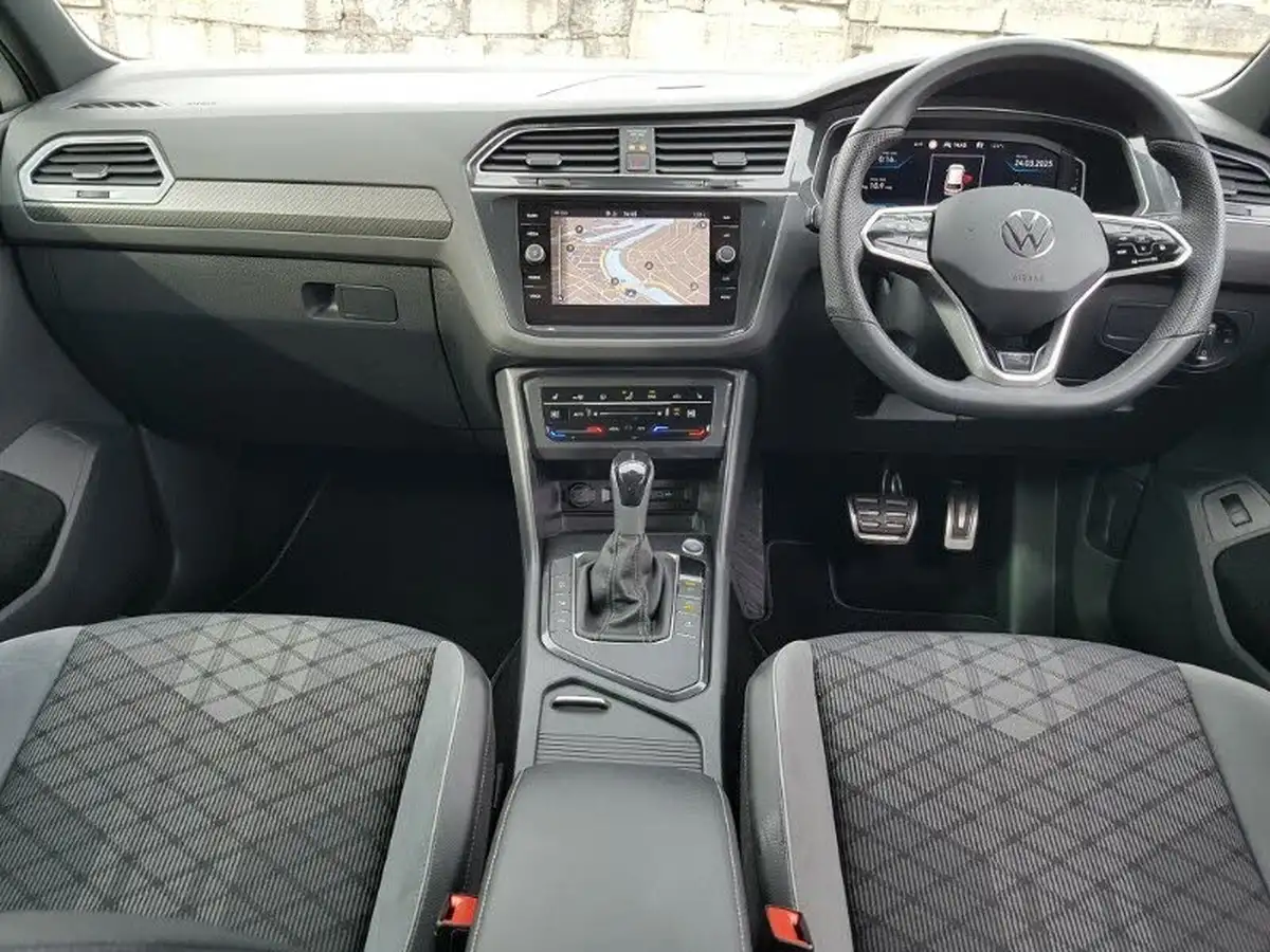 2022-volkswagen-tiguan-15-tsi-r-line-big-2
