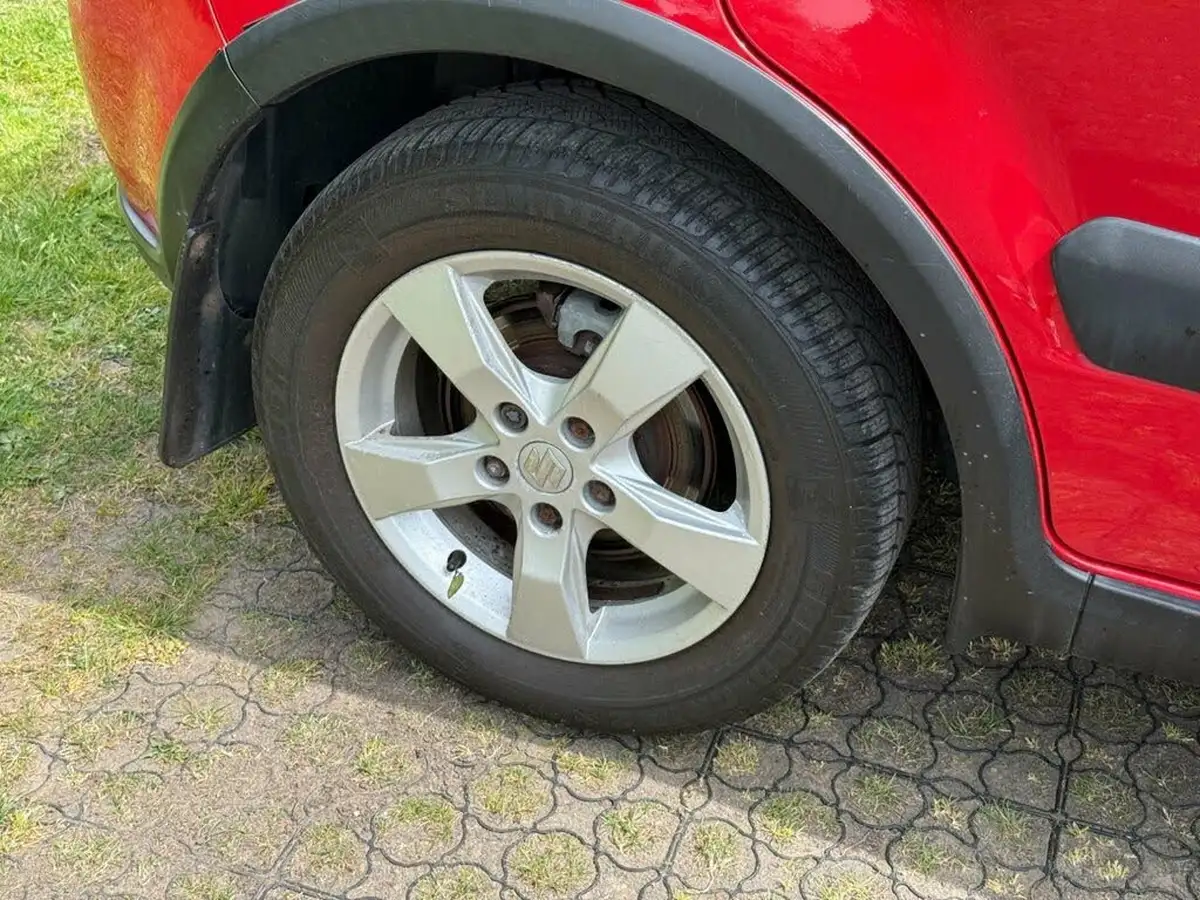 2013-suzuki-sx4-big-25