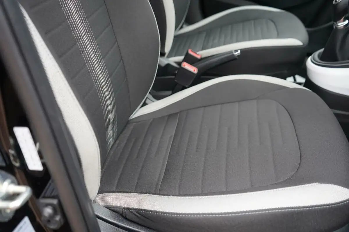 2023-hyundai-i10-10-premium-big-17