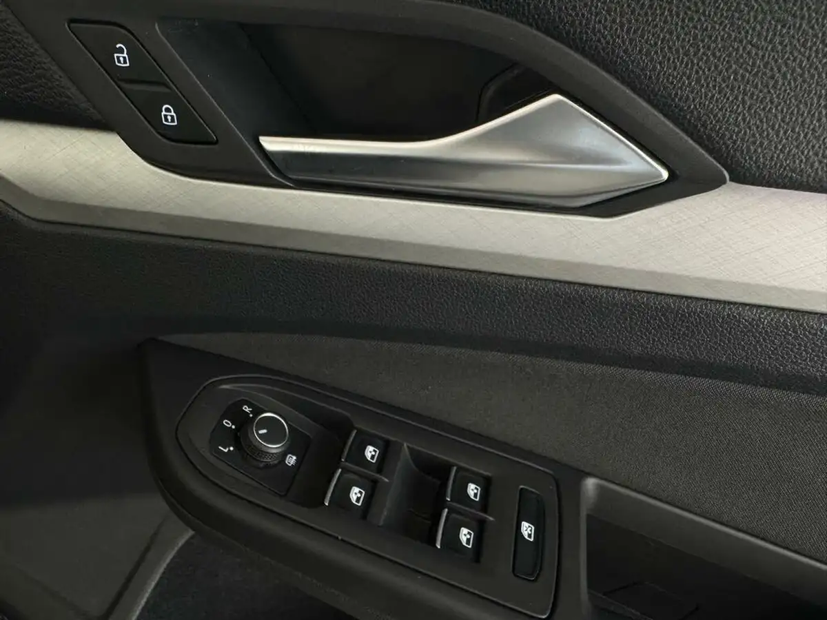 2021-volkswagen-golf-10-tsi-life-estate-big-14