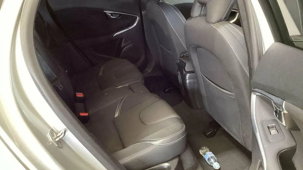 2014-volvo-v40-16td-d2-se-big-4