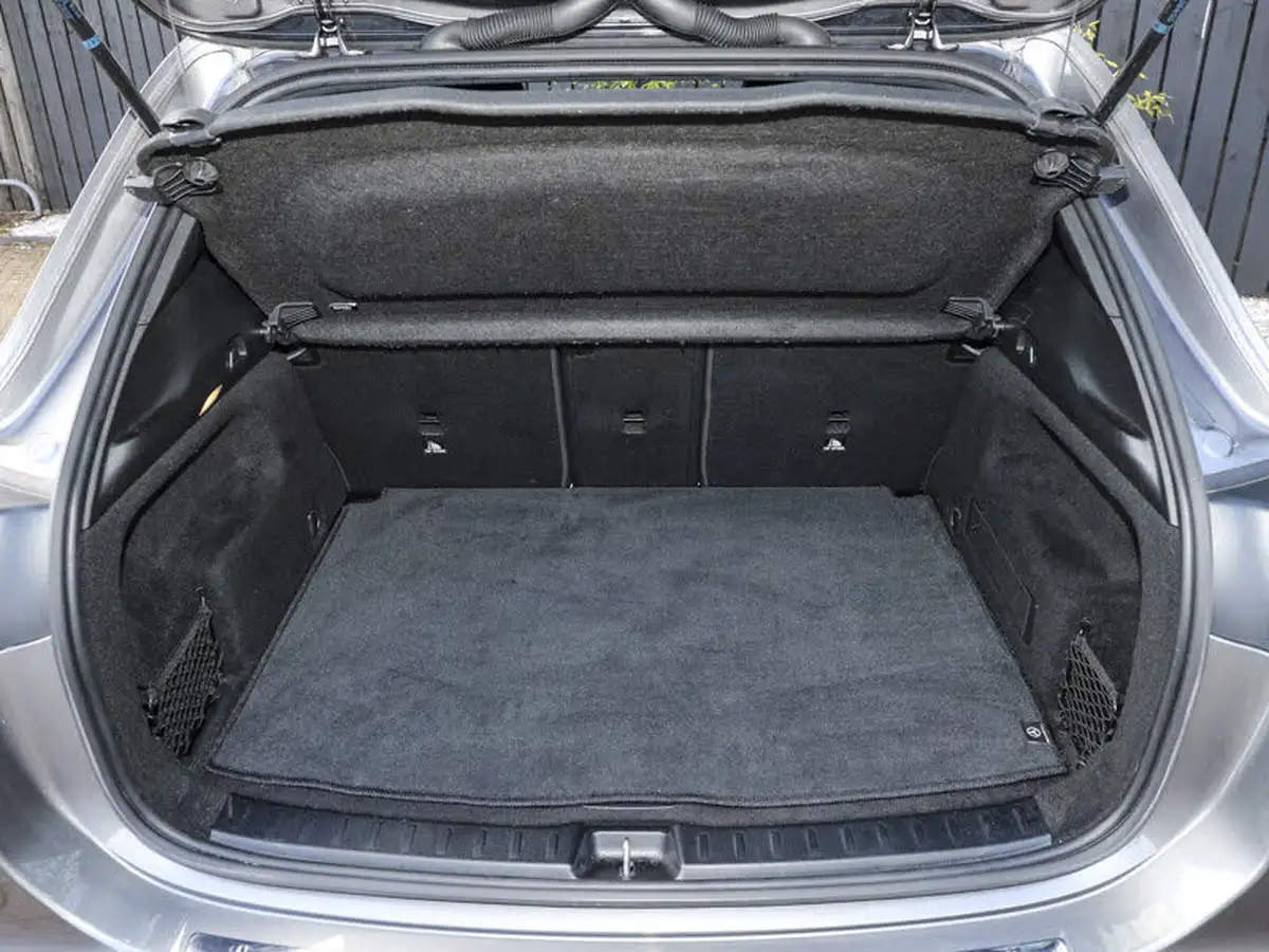 2022-mercedes-benz-gla-class-13-gla-200-amg-line-premium-big-7